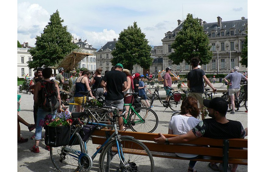 Triporteur Grenoble la métropole favorise le développement du vélo